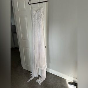 Hollie Grace loves lace wedding dress